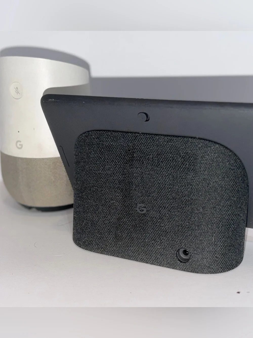 Google Nest Hub Smart Display & Google Home Voice Assistant Speaker Bundle